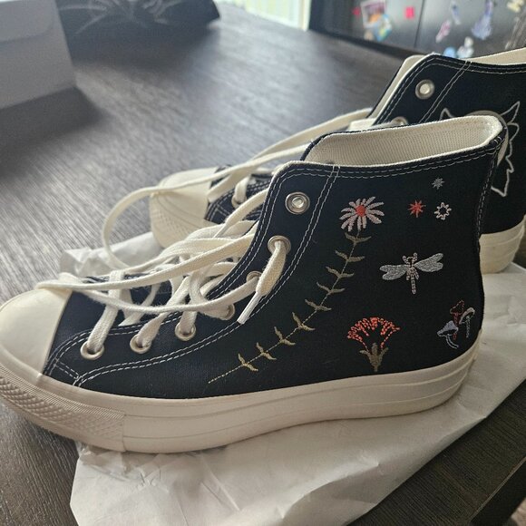 Converse - Picture 1 of 4